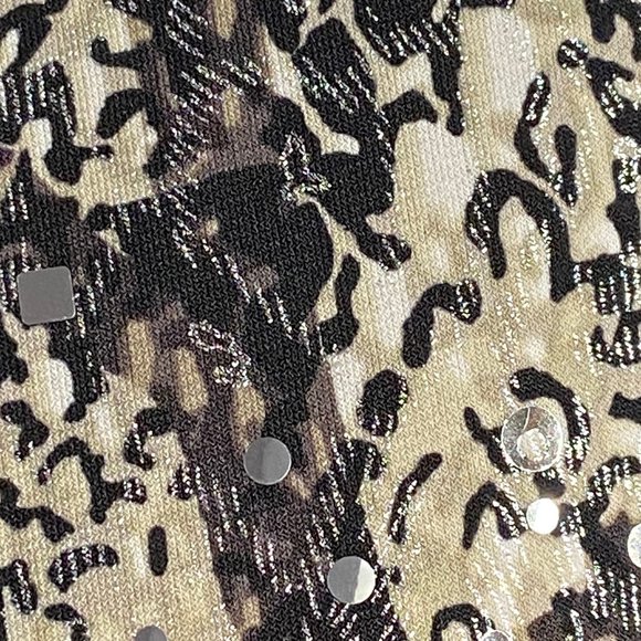 NWOT Black/Cream Top with Asymmetric Hem - Picture 9 of 15